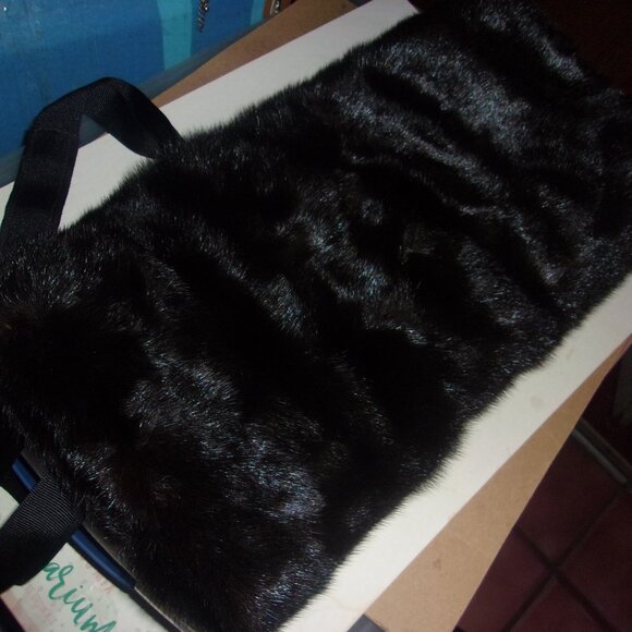 Women Black Faux Fur Hand Warming Muffs - Picture 1 of 3
